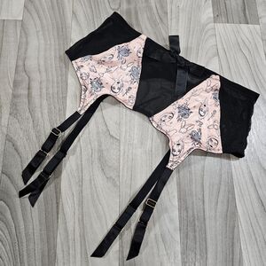 Bettie Page Lingerie Retro Tattoo Print Garter Belt, Black / Pink, US 12